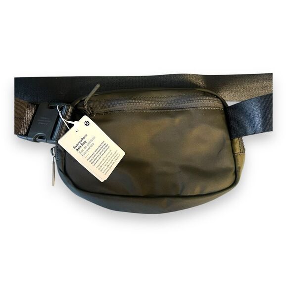 NWT Lululemon Everywhere belt bag in Grey Sage with free small Lululemon tote! - Picture 2 of 13